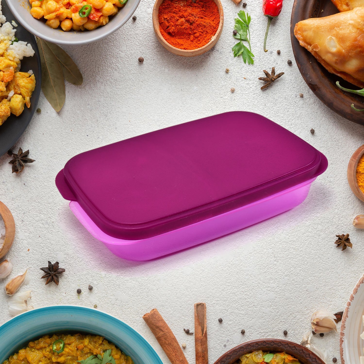 Unbreakable plastic lunch box with leak-proof design. Unbreakable plastic lunch box with leak-proof design.